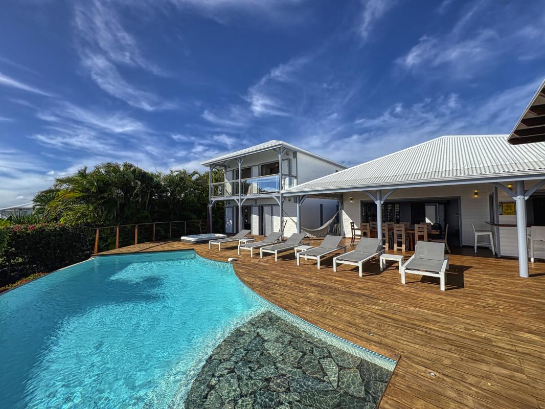 39.Location villa piscine Sainte Anne Guadeloupe_Terrasse Piscine Mer